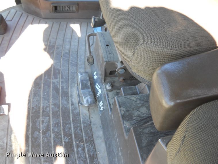 image for item HO9681 1998 John Deere 9610 Maximizer combine