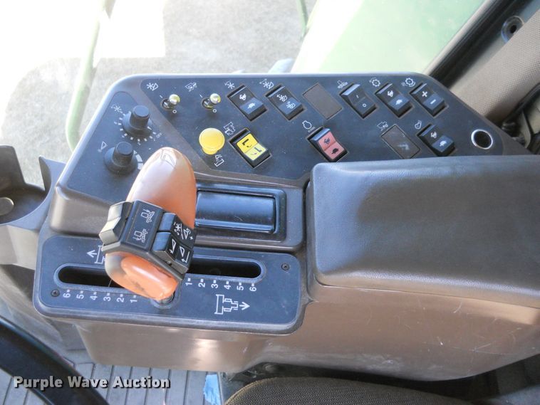 image for item HO9681 1998 John Deere 9610 Maximizer combine