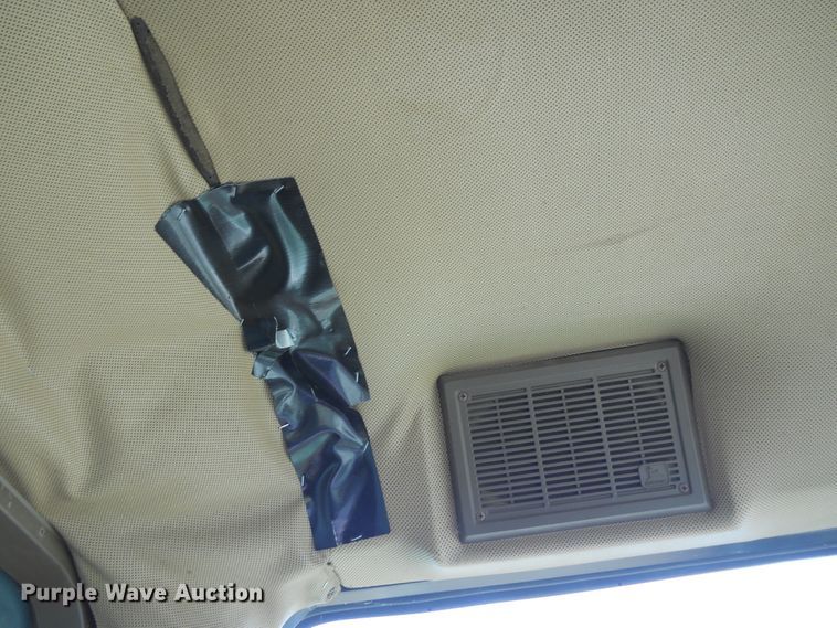 image for item HO9681 1998 John Deere 9610 Maximizer combine