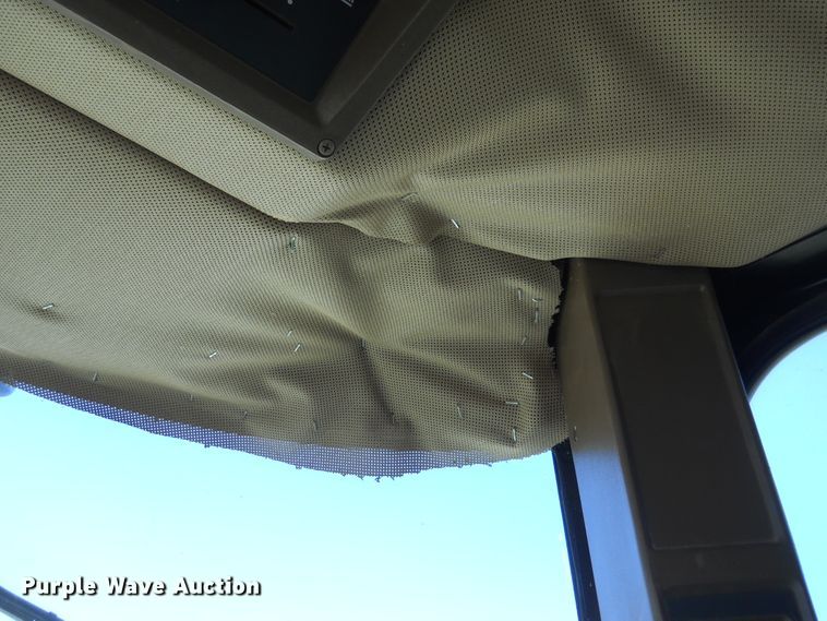 image for item HO9681 1998 John Deere 9610 Maximizer combine