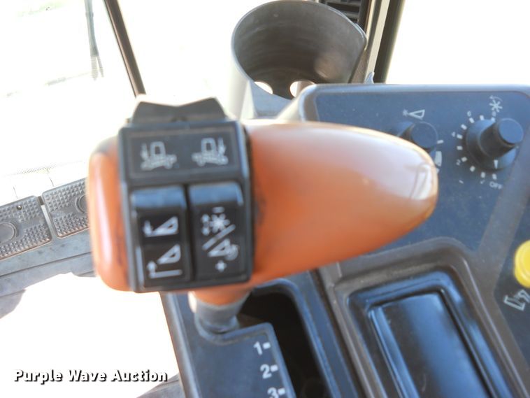 image for item HO9681 1998 John Deere 9610 Maximizer combine