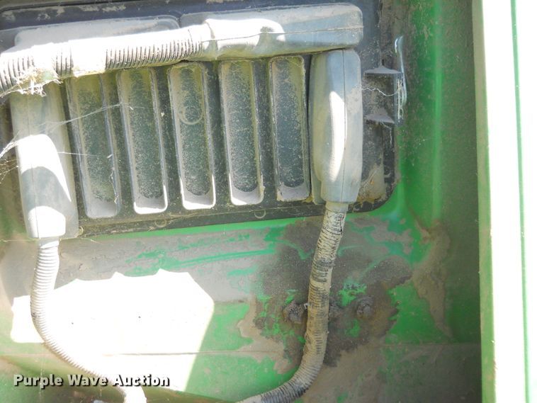 image for item HO9681 1998 John Deere 9610 Maximizer combine
