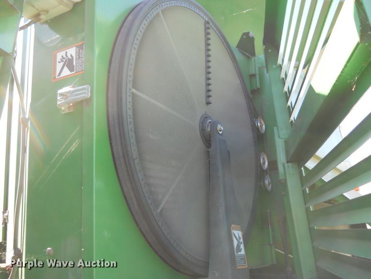 image for item HO9681 1998 John Deere 9610 Maximizer combine