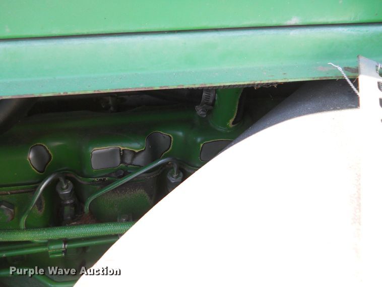 image for item HO9681 1998 John Deere 9610 Maximizer combine