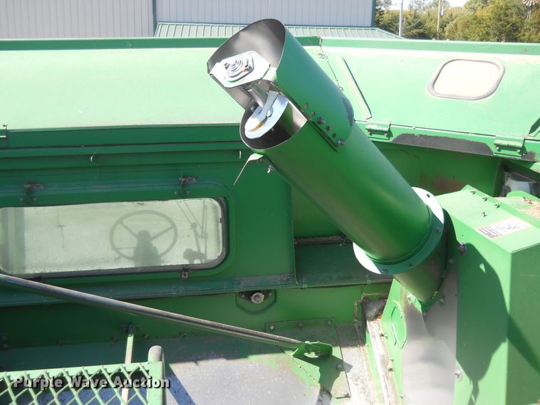 image for item HO9681 1998 John Deere 9610 Maximizer combine