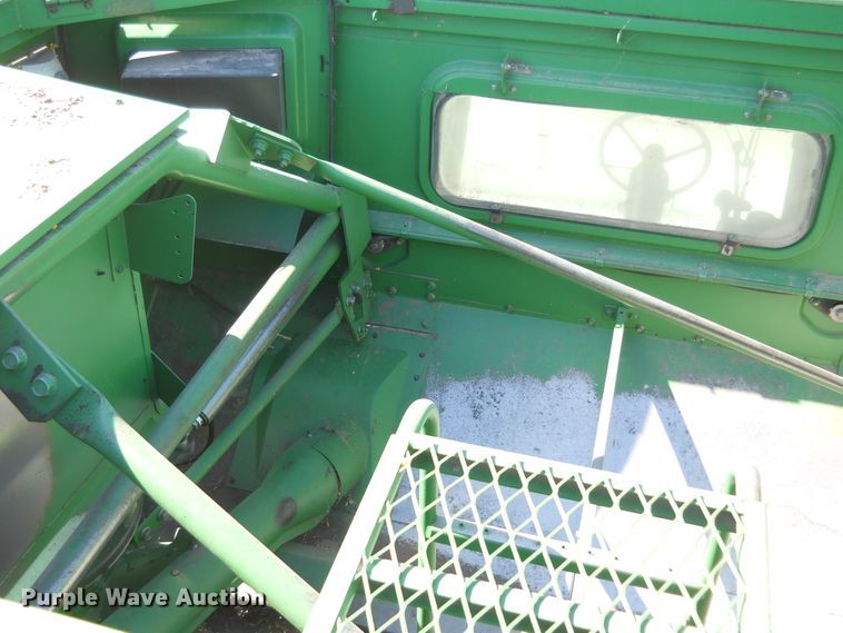 image for item HO9681 1998 John Deere 9610 Maximizer combine