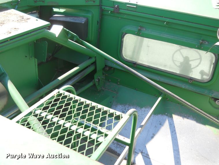 image for item HO9681 1998 John Deere 9610 Maximizer combine