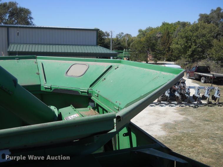 image for item HO9681 1998 John Deere 9610 Maximizer combine