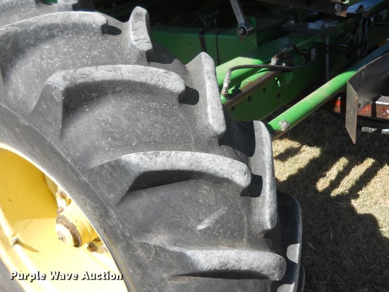 image for item HO9681 1998 John Deere 9610 Maximizer combine