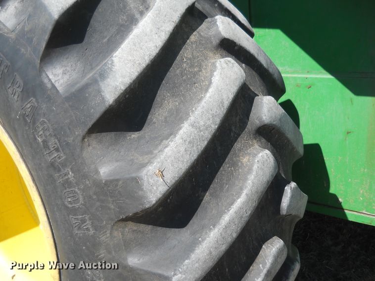 image for item HO9681 1998 John Deere 9610 Maximizer combine