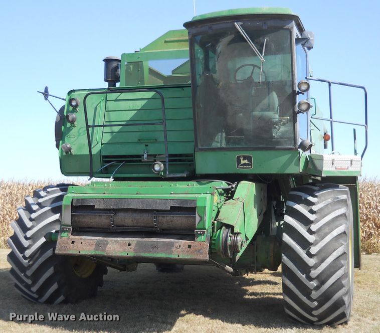 image for item HO9683 1988 John Deere 8820 Titan II combine