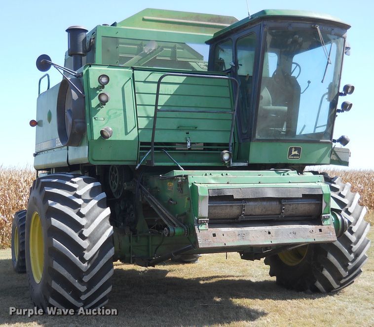 image for item HO9683 1988 John Deere 8820 Titan II combine