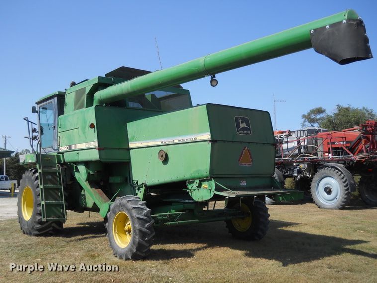 image for item HO9683 1988 John Deere 8820 Titan II combine