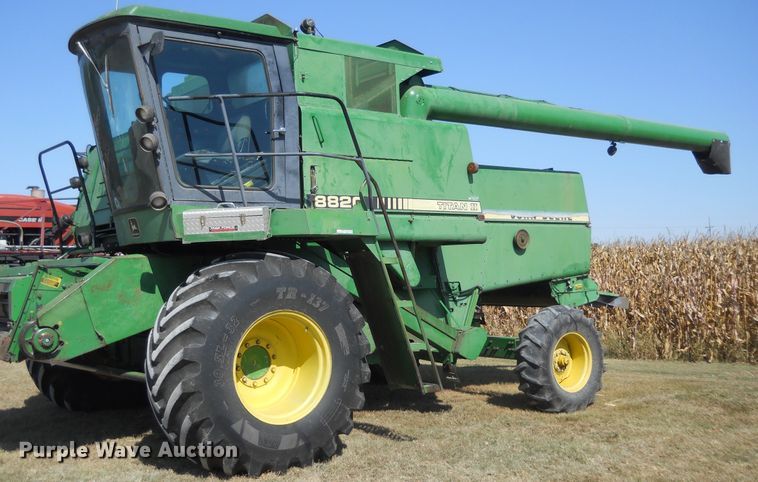 image for item HO9683 1988 John Deere 8820 Titan II combine