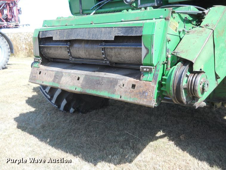 image for item HO9683 1988 John Deere 8820 Titan II combine