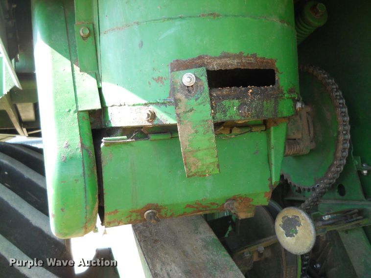 image for item HO9683 1988 John Deere 8820 Titan II combine