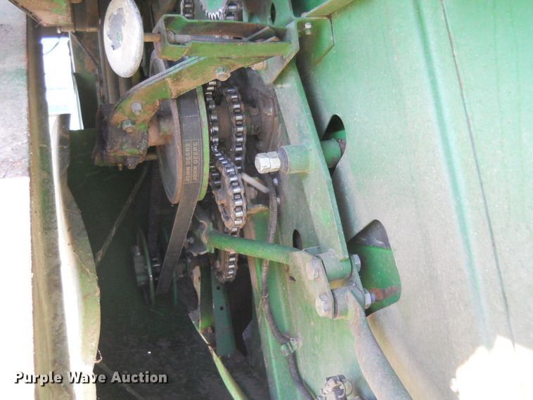 image for item HO9683 1988 John Deere 8820 Titan II combine