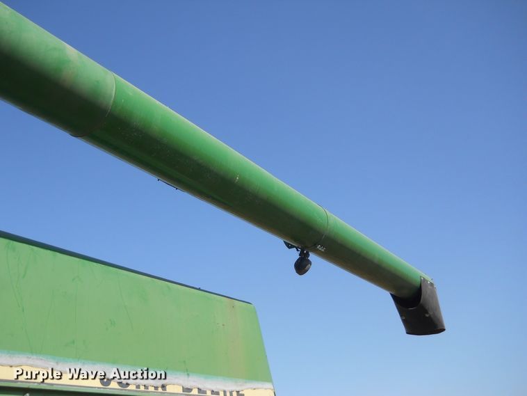 image for item HO9683 1988 John Deere 8820 Titan II combine