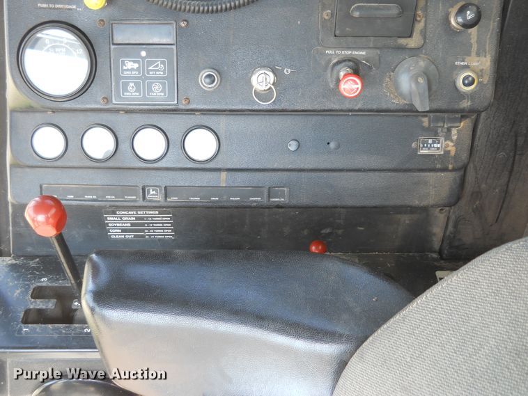 image for item HO9683 1988 John Deere 8820 Titan II combine