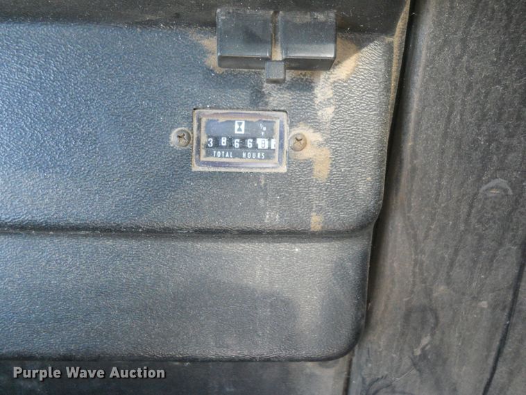 image for item HO9683 1988 John Deere 8820 Titan II combine