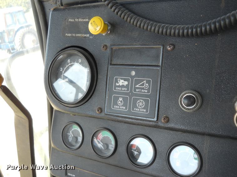 image for item HO9683 1988 John Deere 8820 Titan II combine