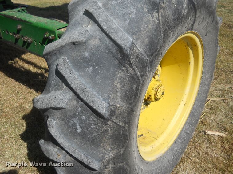 image for item HO9683 1988 John Deere 8820 Titan II combine