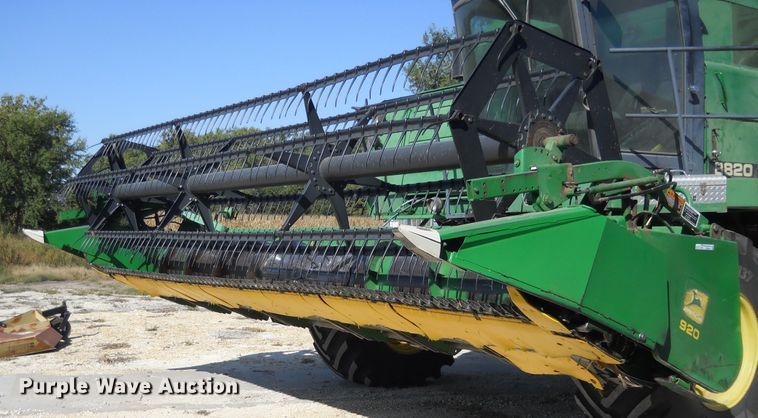 image for item HO9684 1988 John Deere 920 flex head