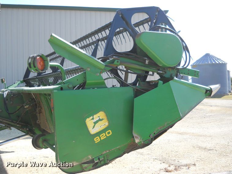 image for item HO9684 1988 John Deere 920 flex head