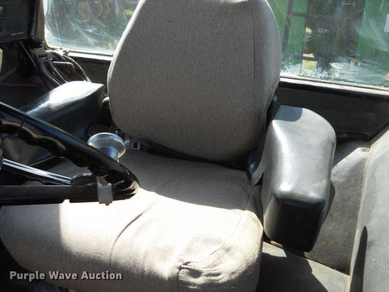 image for item HO9685 1989 John Deere 4955  MFWD tractor