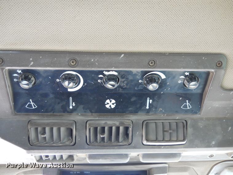 image for item HO9685 1989 John Deere 4955  MFWD tractor