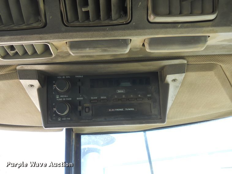 image for item HO9685 1989 John Deere 4955  MFWD tractor