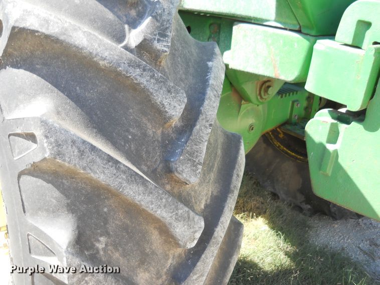 image for item HO9685 1989 John Deere 4955  MFWD tractor