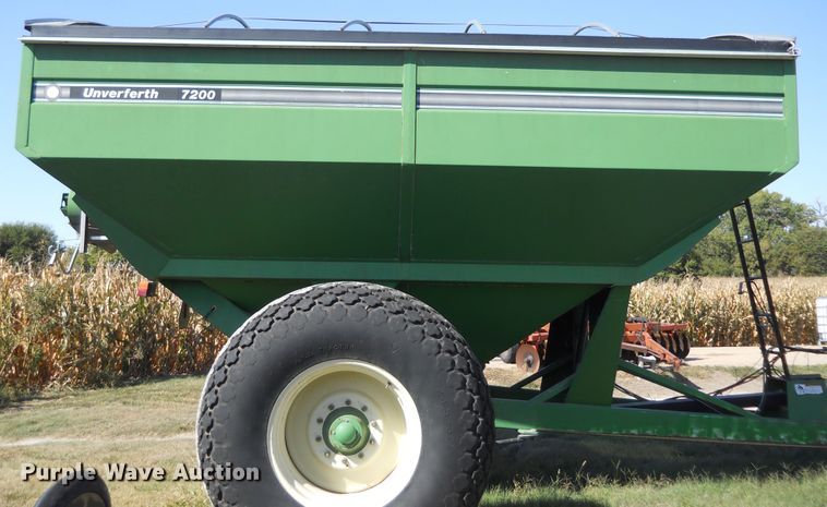 image for item HO9686 Unverferth 7200 grain cart
