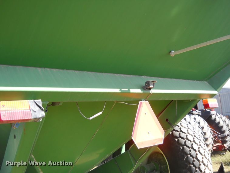 image for item HO9686 Unverferth 7200 grain cart