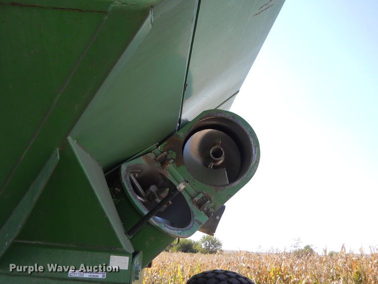 image for item HO9686 Unverferth 7200 grain cart