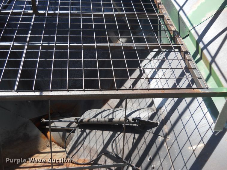 image for item HO9686 Unverferth 7200 grain cart