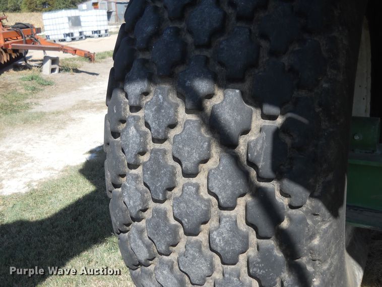 image for item HO9686 Unverferth 7200 grain cart