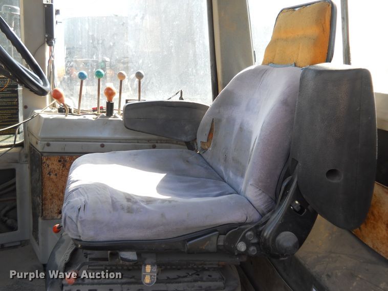 image for item HO9687 1985 Versatile 936  4WD tractor