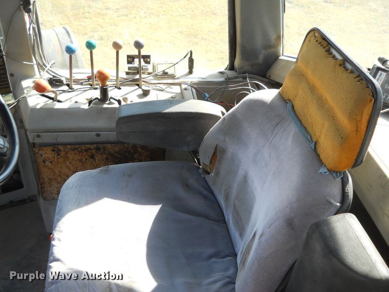 image for item HO9687 1985 Versatile 936  4WD tractor