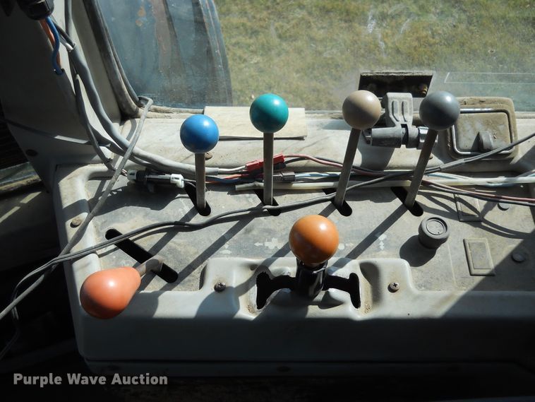 image for item HO9687 1985 Versatile 936  4WD tractor