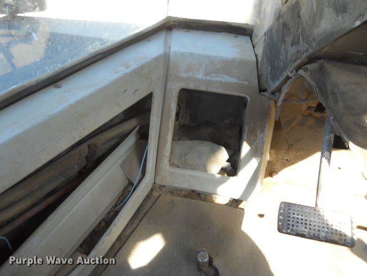 image for item HO9687 1985 Versatile 936  4WD tractor