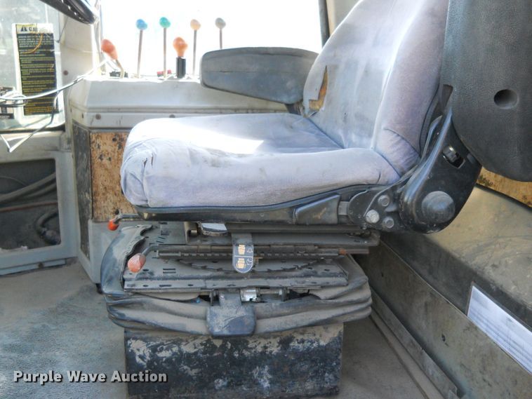 image for item HO9687 1985 Versatile 936  4WD tractor