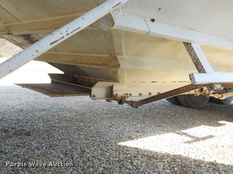 image for item HO9689 1997 DMF GT-2-30 double hopper bottom grain trailer