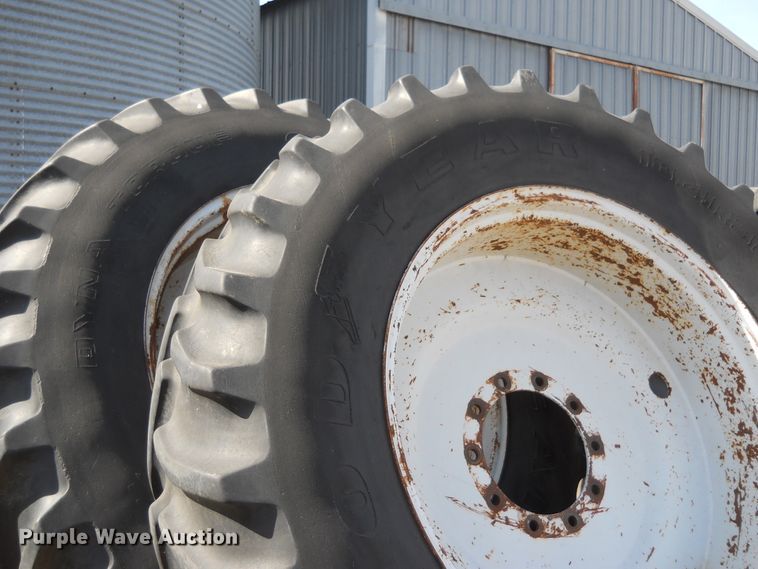 image for item HO9694 1984 Ford TW25  tractor