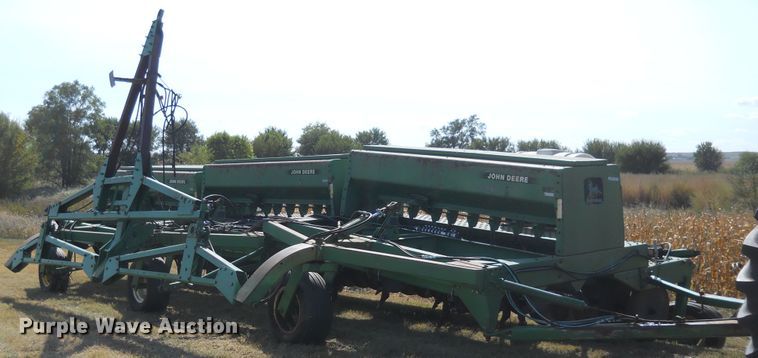 image for item HO9697 (3) John Deere 9400 hoe grain drills