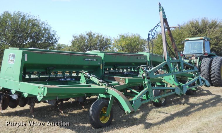 image for item HO9697 (3) John Deere 9400 hoe grain drills