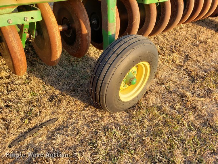 image for item HO9697 (3) John Deere 9400 hoe grain drills