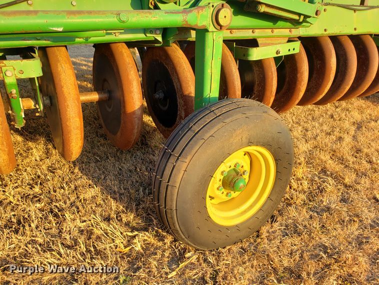 image for item HO9697 (3) John Deere 9400 hoe grain drills