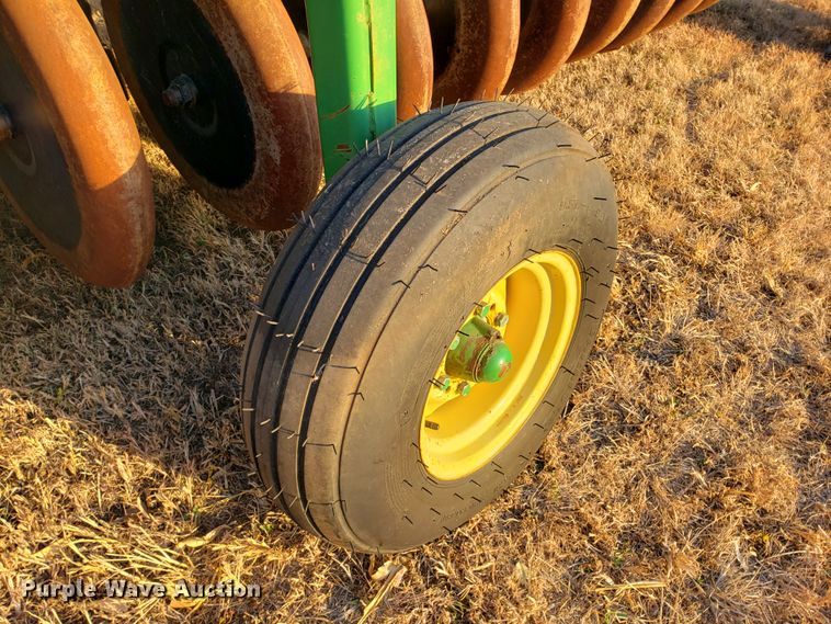 image for item HO9697 (3) John Deere 9400 hoe grain drills