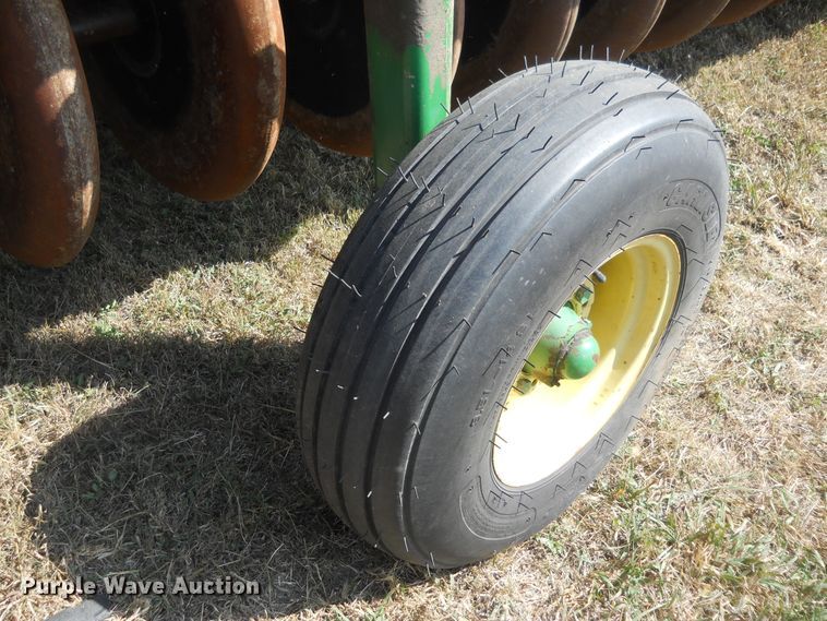 image for item HO9697 (3) John Deere 9400 hoe grain drills